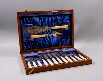 FISKBESTICK, 14 delar, nysilver, England tidigt 1900-tal.