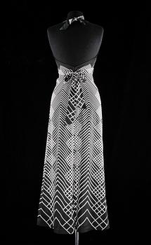 A black and white longdress by Louis Scherrer.