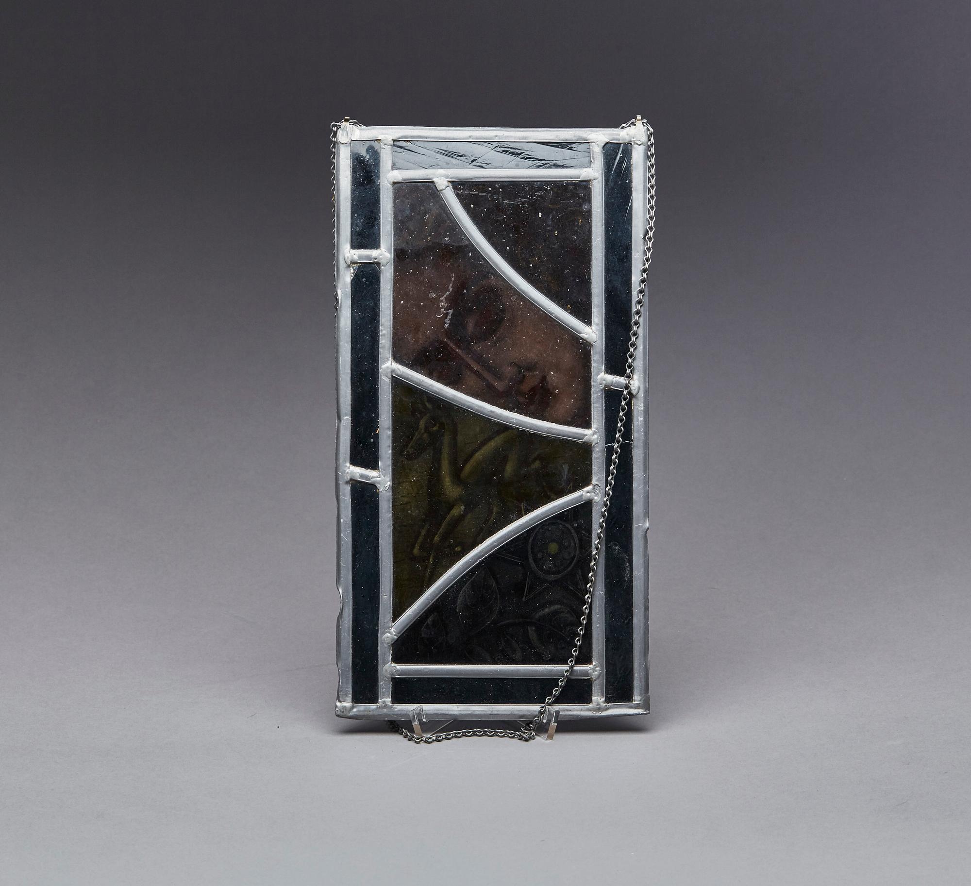 PLAKETT MED BLYINFATTAT GLAS, 1900-TAL.