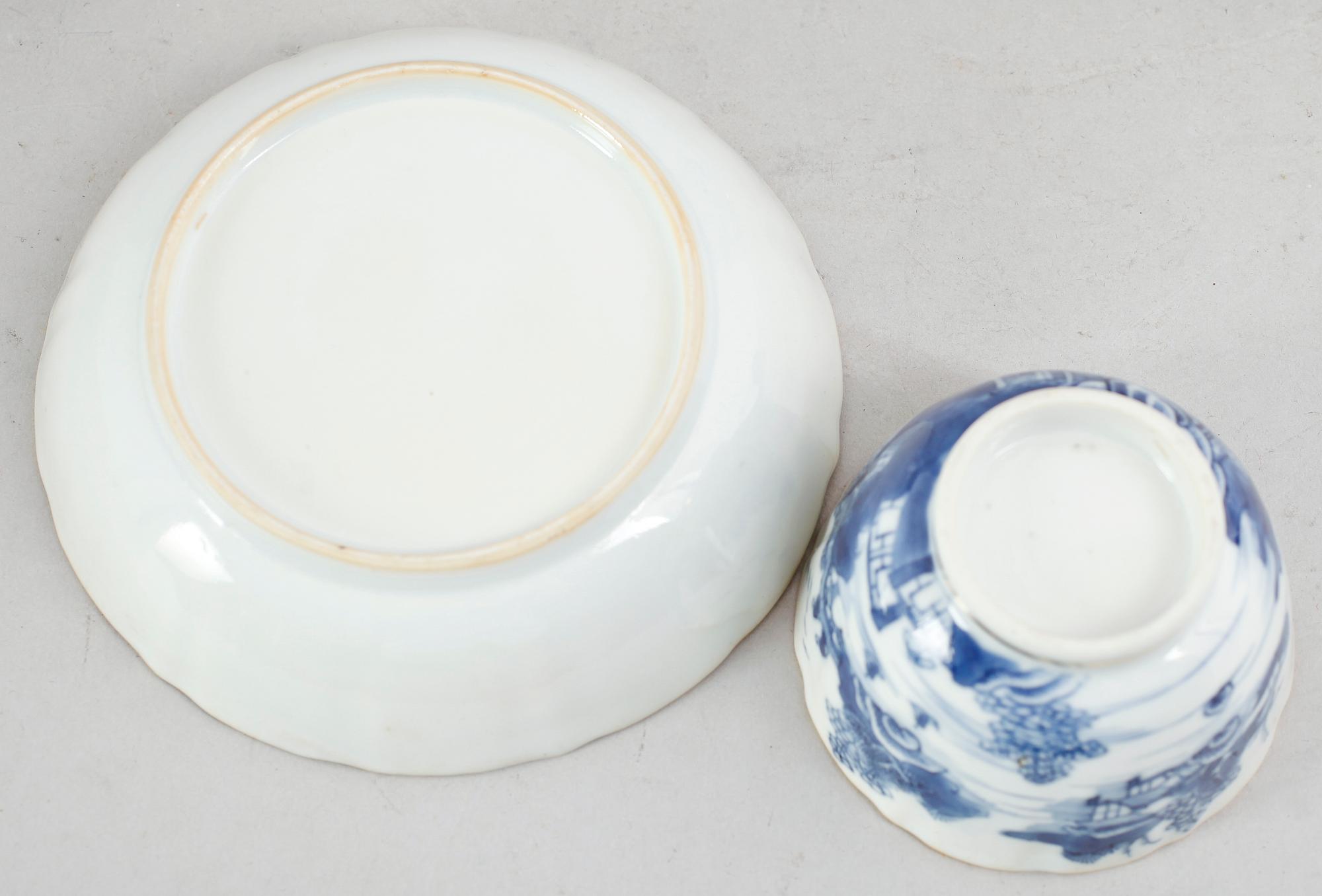 TESKÅLAR MED FAT, 6 st, porslin, Kina, Qianlong 1736-1795.