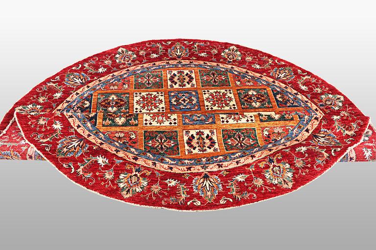 Matta, orientalisk, diameter ca 251 cm.