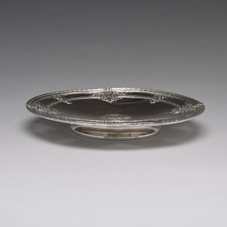 An Amarican late 19th century / early 20th century silver 925/1000 cake dish, marked JE Caldwell, Phila.