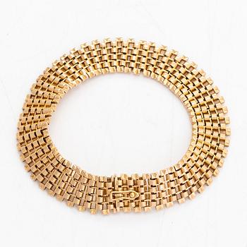 An 18K gold bracelet.