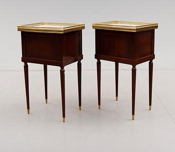SÄNGBORD, 1 par, gustaviansk stil, 1900-talets andra hälft.