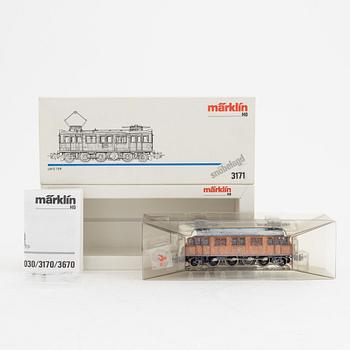 Märklin, ellok, modellnr 3171, samt personvagn, spår H0, i låda.