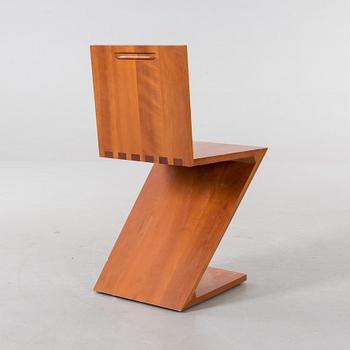 GERRIT RIETVELD, stol, "280 Zig Zag", Cassina, 1900-talets slut. Formgiven 1934.