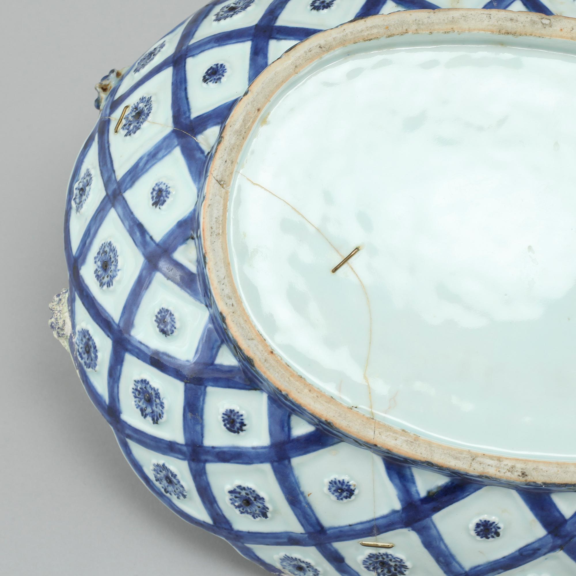 Two bowls, four plates and one jar in porcelain, China and Japan, 18th, 19th and early 20th century.