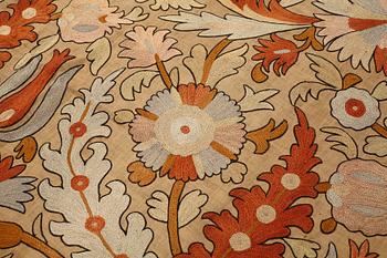 Broderi, sannolikt antik Uzbekistan suzani, ca 226,5-230,5 x 180-182 cm.