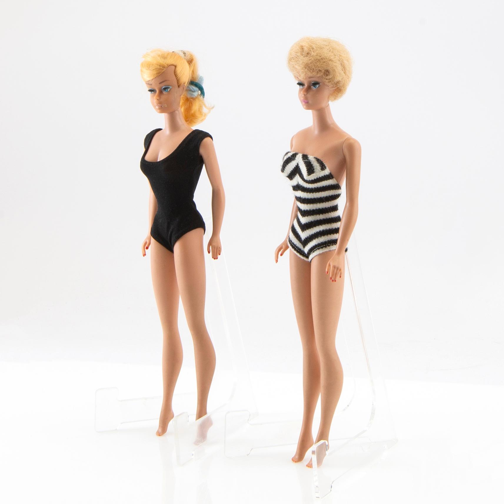 Barbie, dockor, vintage 2 st, Mattel 1960-tal med diverse kläder samt en original ask.