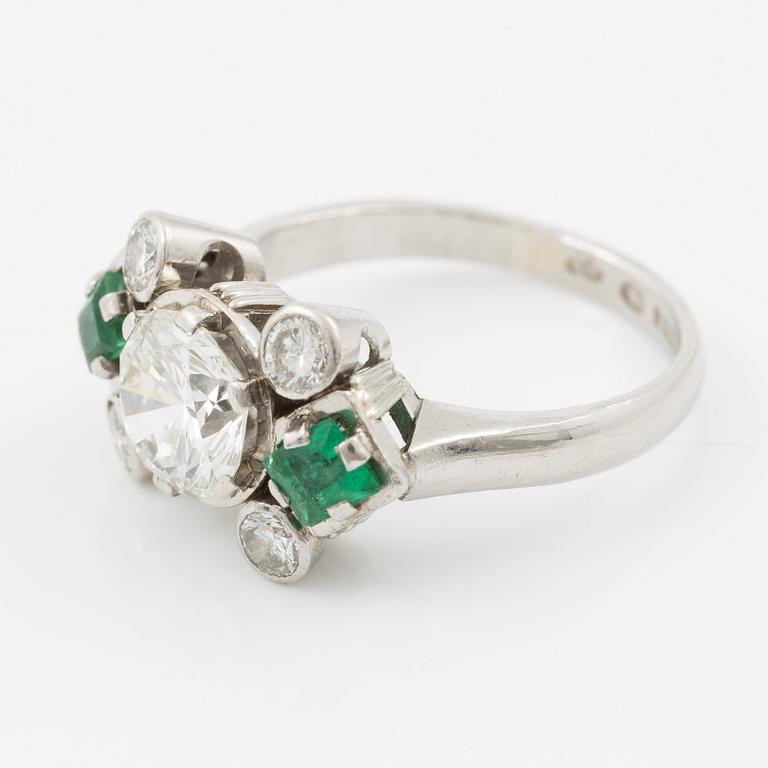 Ring 18K white gold set with a round brilliant-cut diamond approximately 1.12 ct.