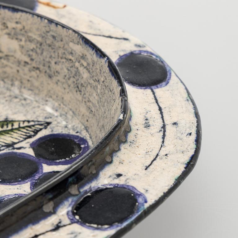 Birger Kaipiainen, a ceramic decorative plate, signed Kaipiainen.