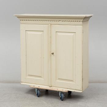 A gustavian caninet from around 1800.