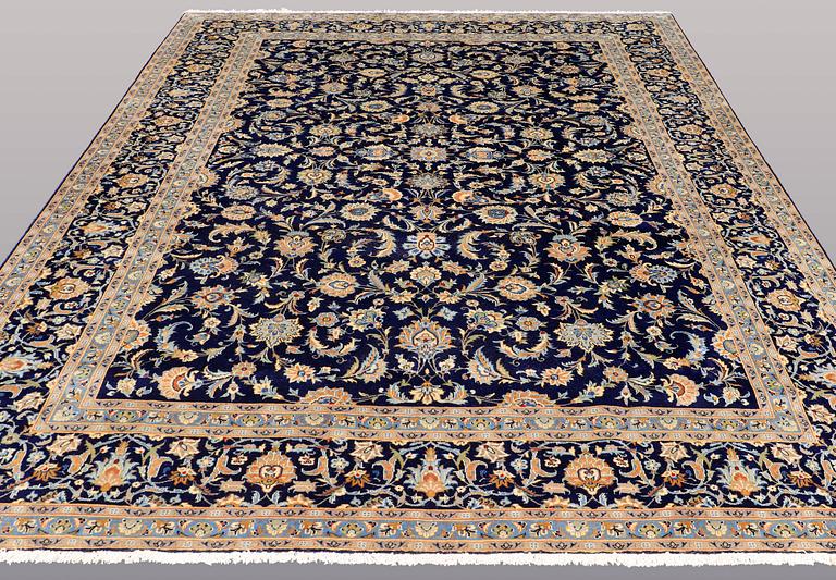 A CARPET, Kashan, ca 372 x 261 cm.