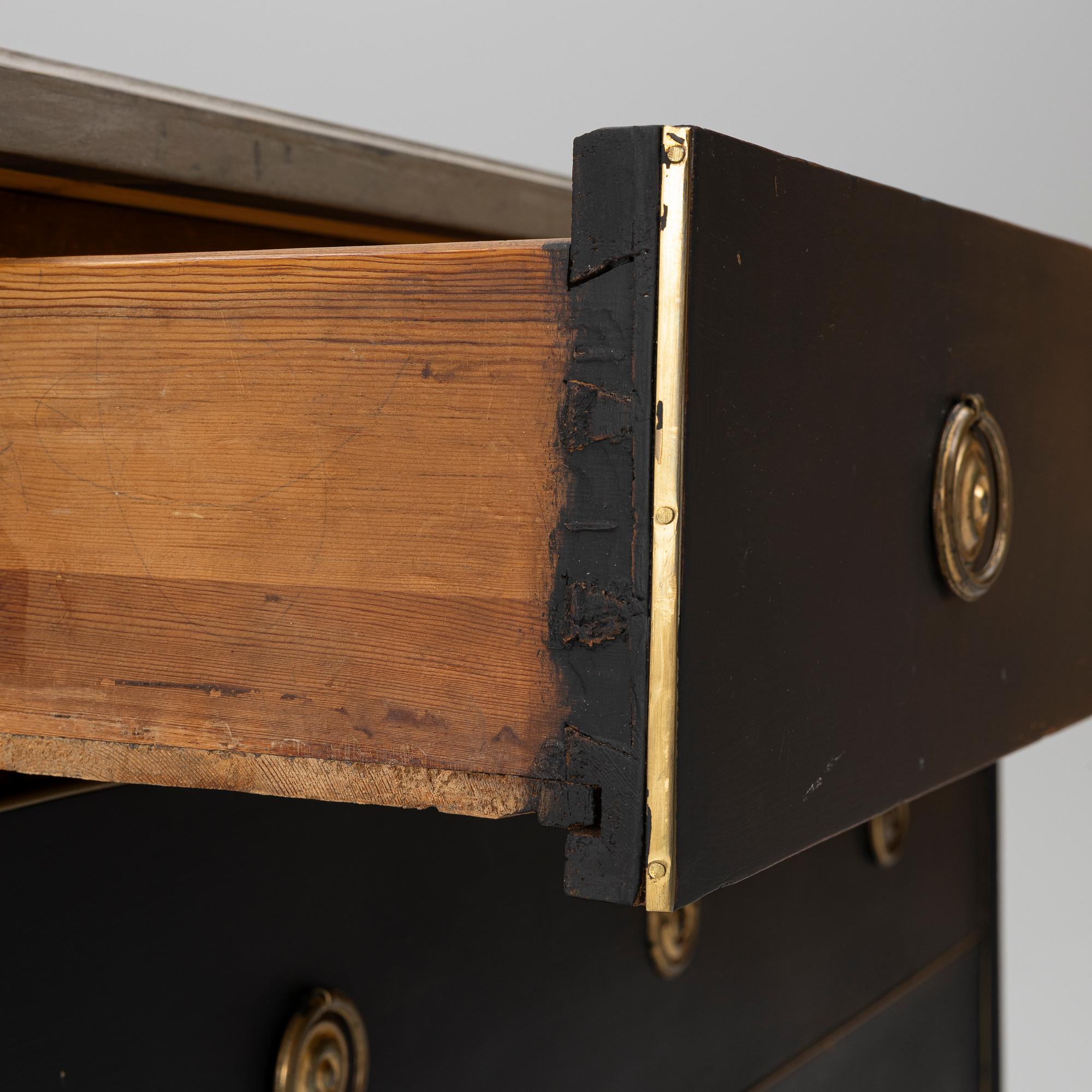 Chest of drawers, Gustavian style, 19th century.