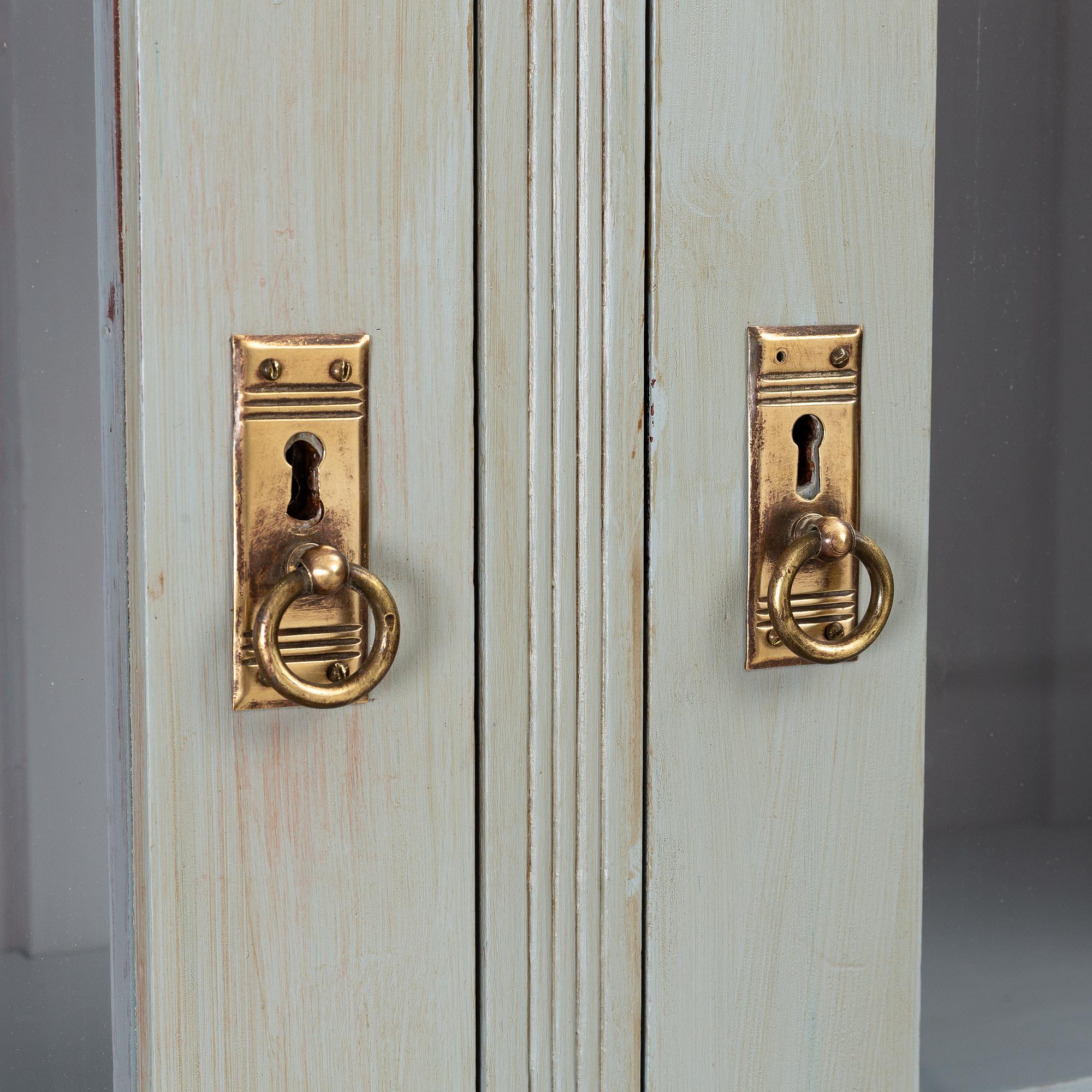 Vitrinskåp, 1900-talets början.