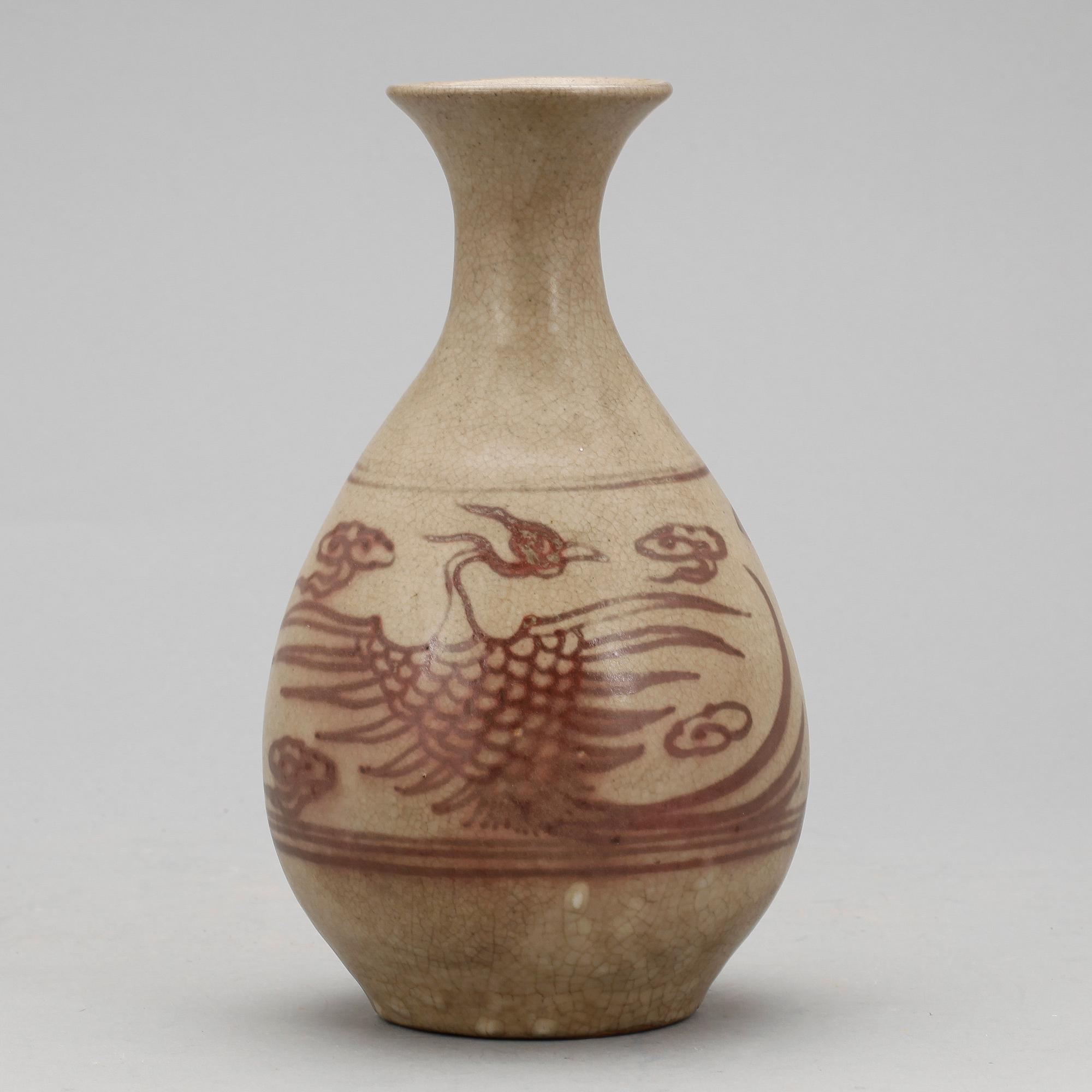 VAS, porslin. Sen Qing, Kina omkring 1900.