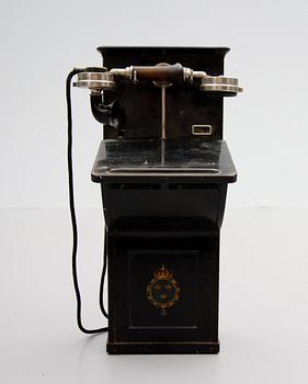 VÄGGTELEFON, svensk, tidigt 1900-tal.