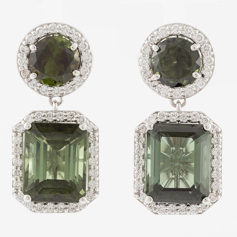 Earrings 18K white gold with green tourmalines and brilliant-cut diamonds.