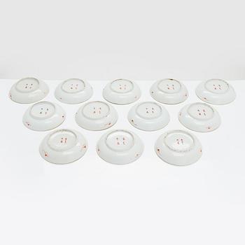 A set of 12 Chinese porcelain plates, circa 1900.