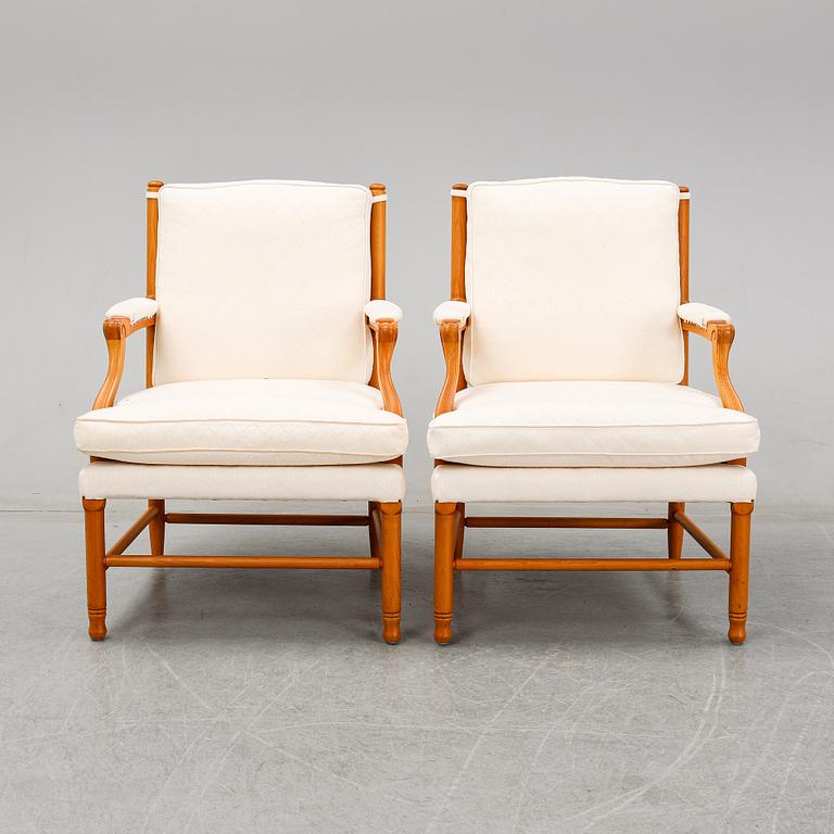 A pair of late 20th or early 21th century armchairs.