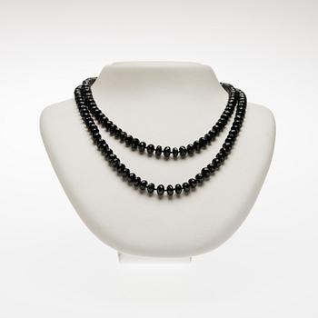 COLLIER, svarta spineller, silverlås.