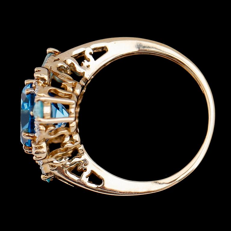 RING, 10 k guld, stenar bl a blå topas ca 5.06 ct och diamanter 0.14 ct.