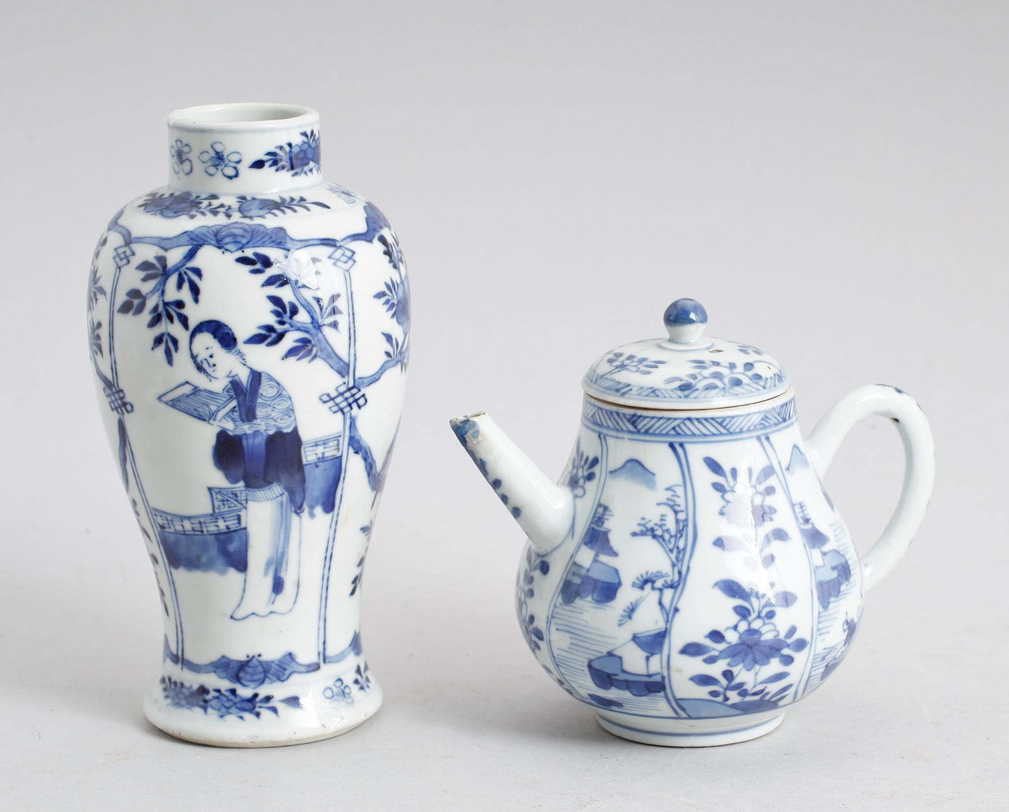 VAS samt TEKANNA, porslin, Kina, sannolikt 1800-tal.