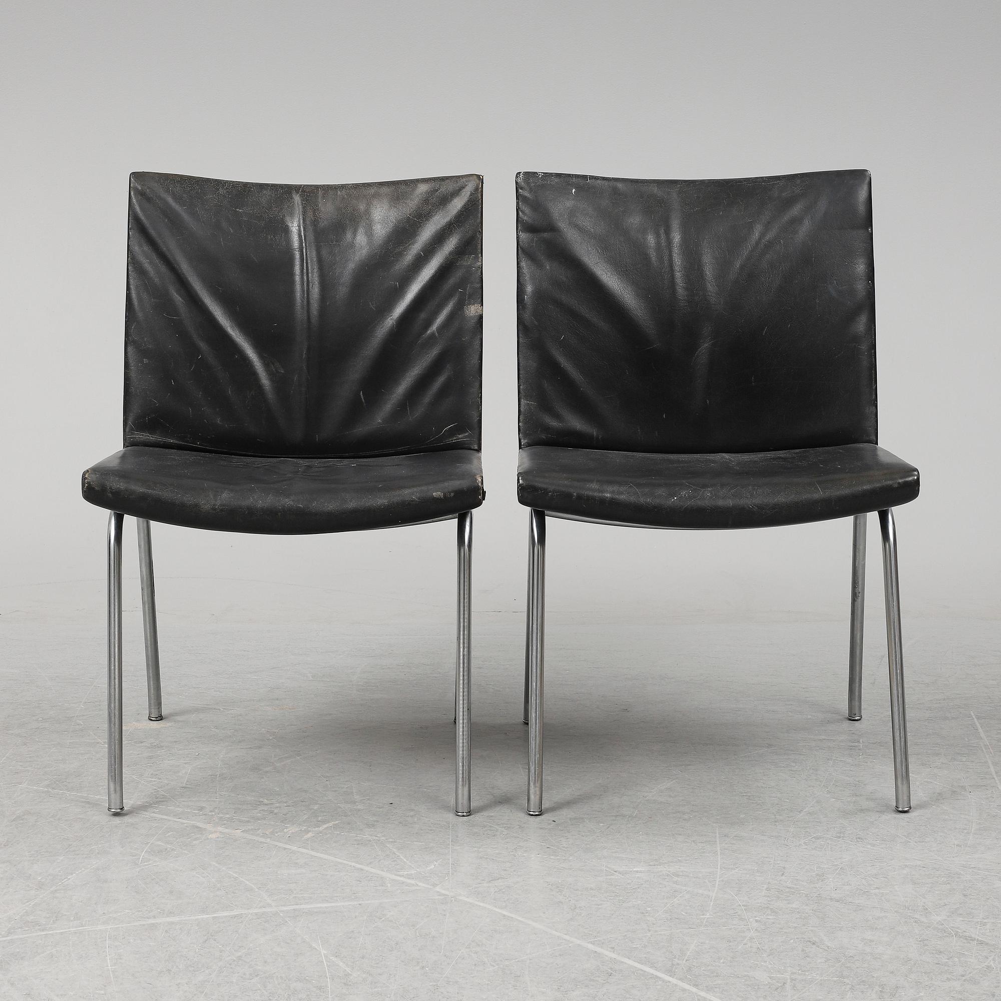 HANS J WEGNER, a pair of 'CH 401' 'Lufthavnstolen' chairs from the Kastrup series, Denmark, 1960's.