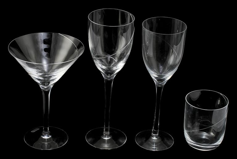 GLASSERVISDELAR, 29 st, "Line", Anna Ehrner, Kosta Boda, 1900-talets fjärde kvartal.