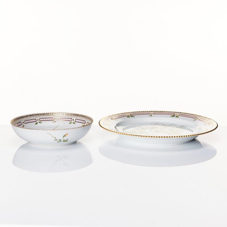 Fat, två stycken, porslin. Royal Copenhagen, "Flora Danica", Danmark, 1900-tal.