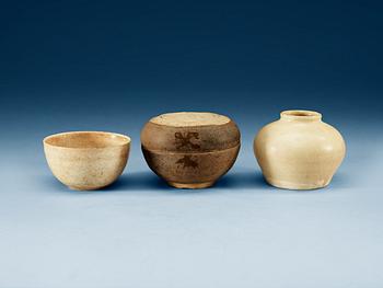 1646. A bowl, a box with cover, and a small jar, Song/Yuan dynasty.