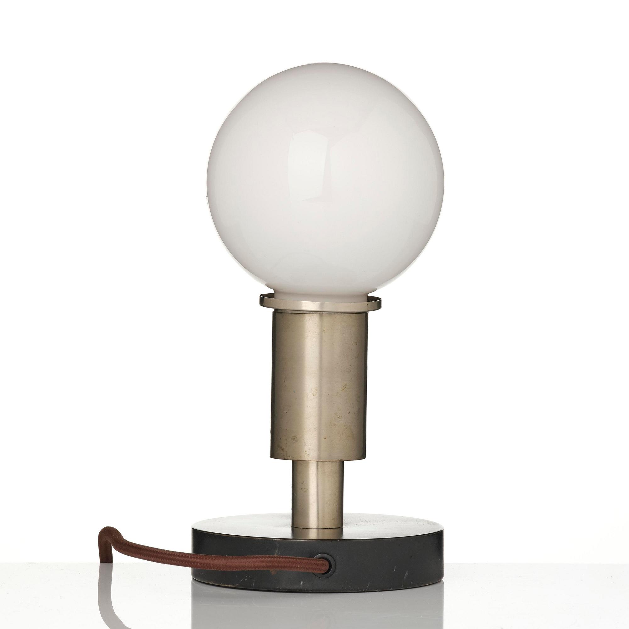 Harald Notini, bordslampa, modell 6992, Arvid Böhlmarks Lampfabrik, Stockholm, 1930-tal.