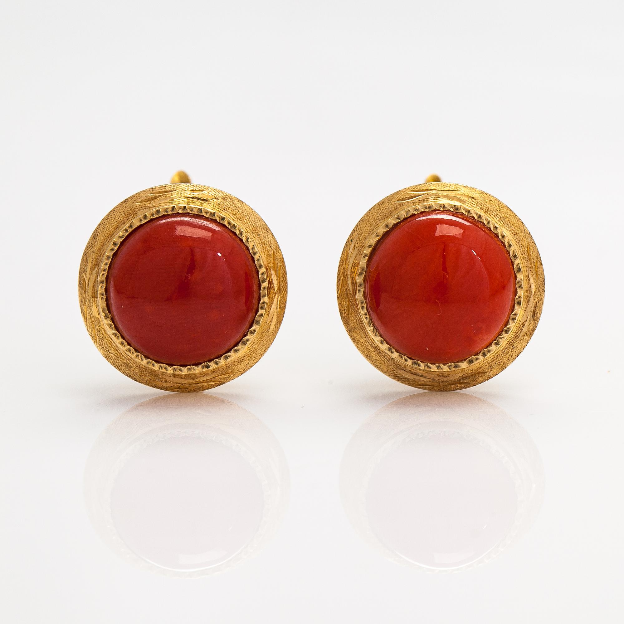 Korvakorupari, 18K kultaa ja korallia.