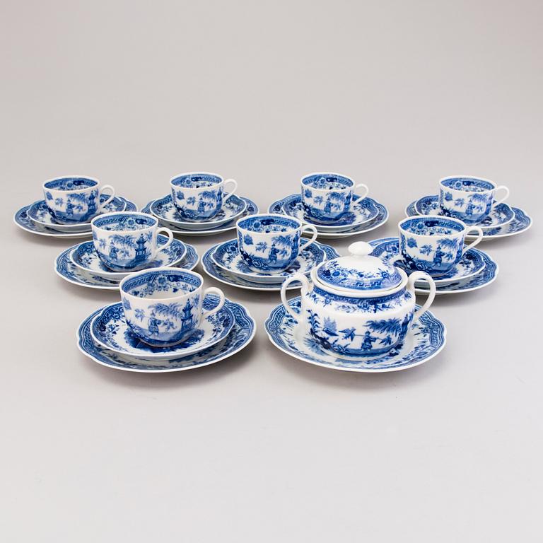 A 26-piece 'Singapore' Arabia set of the first half of the 20th century.