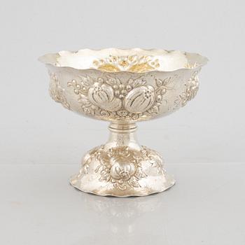 A Swedish silver Baroque style bowl, mark of Silverhantverk Aktiebolaget, Stockholm 1935.