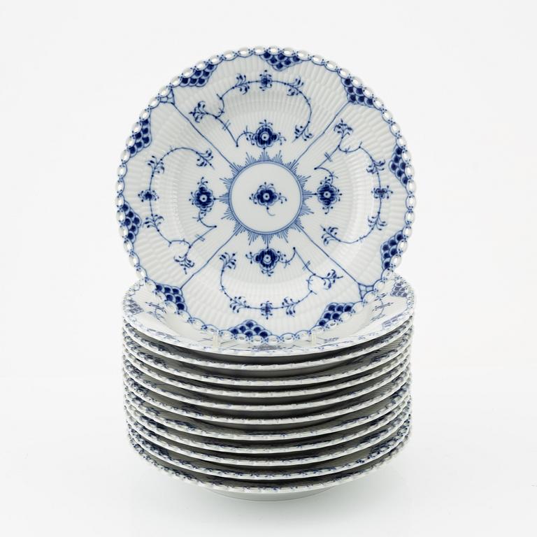 Royal Copenhagen, Tallrikar 12 st, porslin, "Mussselmalet Helblonde", modellnr 1084.