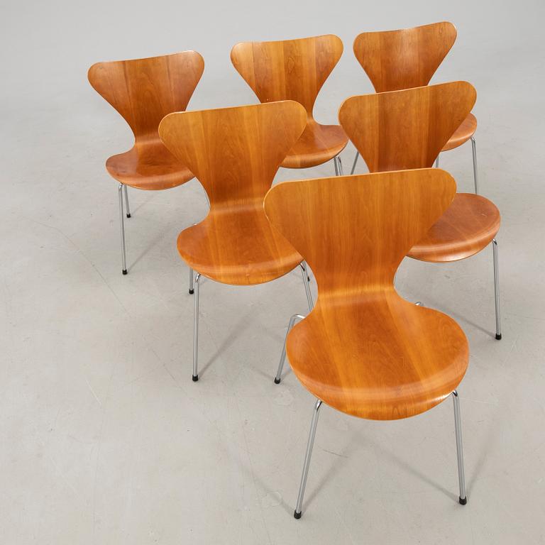 Arne Jacobsen, six "Series 7" chairs for Fritz Hansen, 1999.