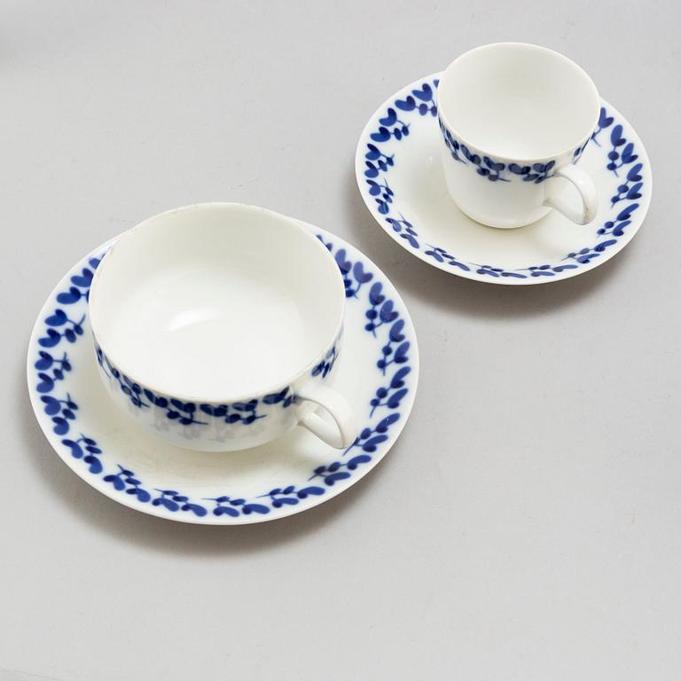 CARL-HARRY STÅLHANE, a 55 piece mid 20th century 'Swedish Blue' porcelain service.