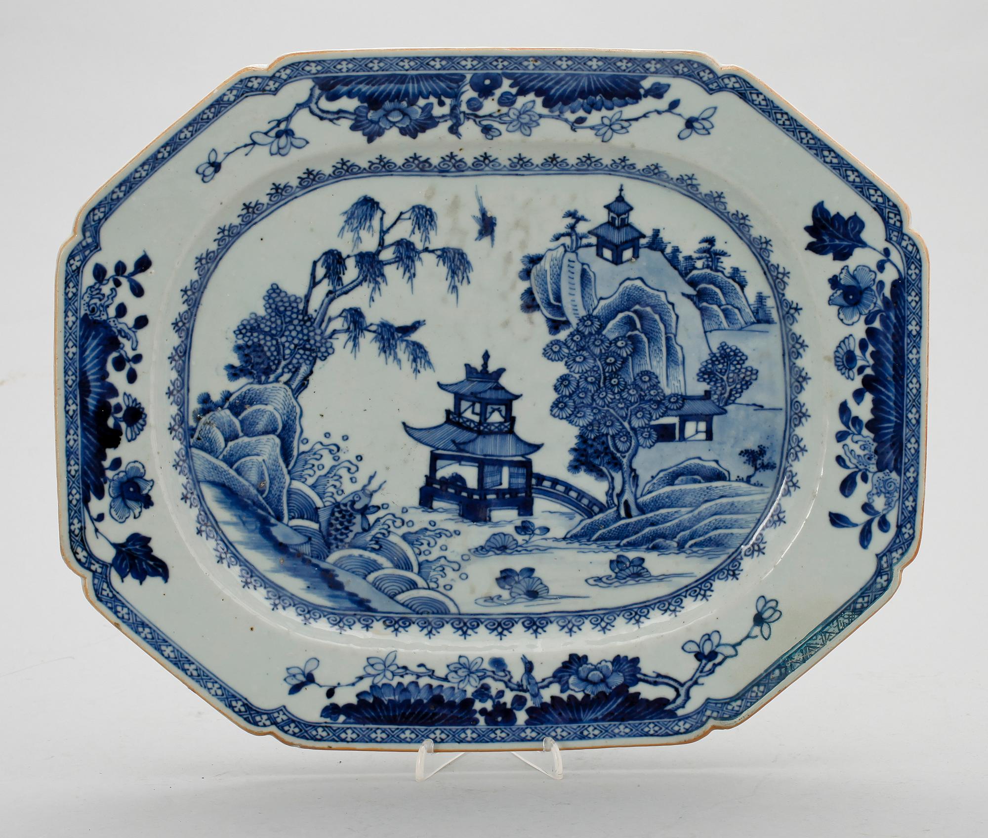 STEKFAT, porslin, Kina, Qianlong (1736-1795).