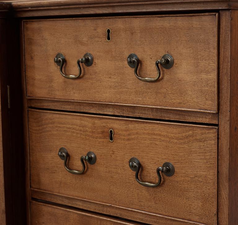 VITRINSKÅP, England, 1700/1800-tal.