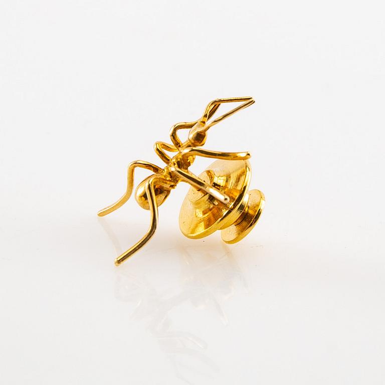 Olle Ohlsson, brooch in the form of an ant, 18K gold and yellow metal.