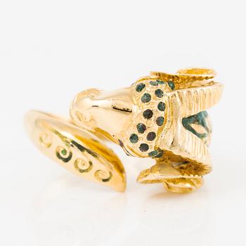 Ring, 18K guld och emalj, i form av vädur.