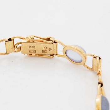 18K gold and cabochon-cut moonstone bracelet.
