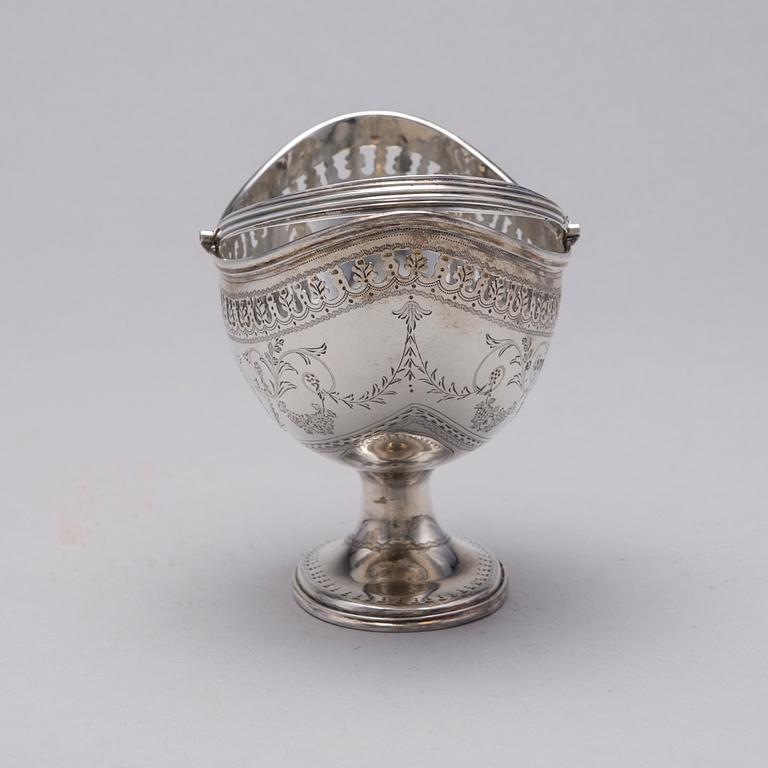 BONBONJÄR, sterlingsilver, London 1885. Vikt 184 g.