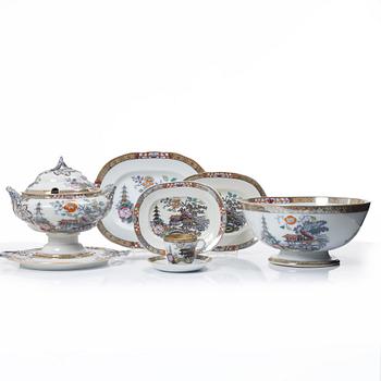 A Swedish "Japan" creamware dinner service, Rörstrand, 1866-1925. (c. 80 pieces).