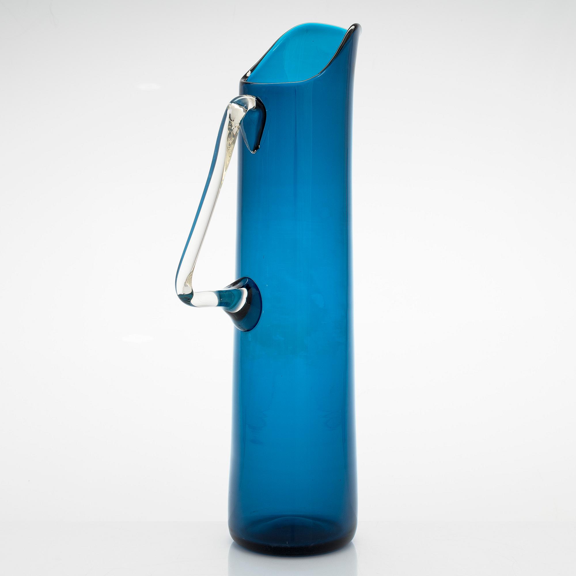 Nanny Still, a 'Harlequin' pitcher model 1743 for Riihimäki Glassworks.