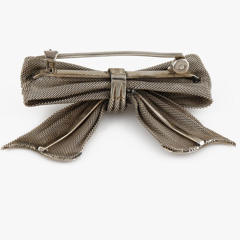 BROSCH, 14K vitguld. Vikt 6,5 gram.