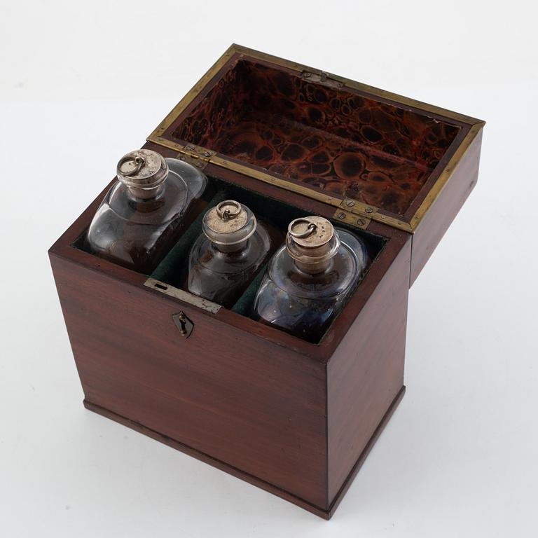 A late Gustavian casket with 3 bottles.