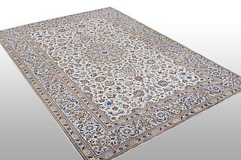 A carpet, Kashan, ca 361 x 253 cm.