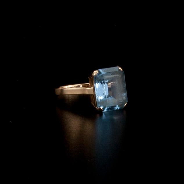 RING, 18K guld, topas. Stämplad GVH, Stockholm 1946.